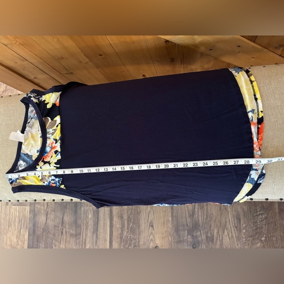 Lovely J Tank Lightweight Floral Tank | Size 1XL - Picture 7 of 7